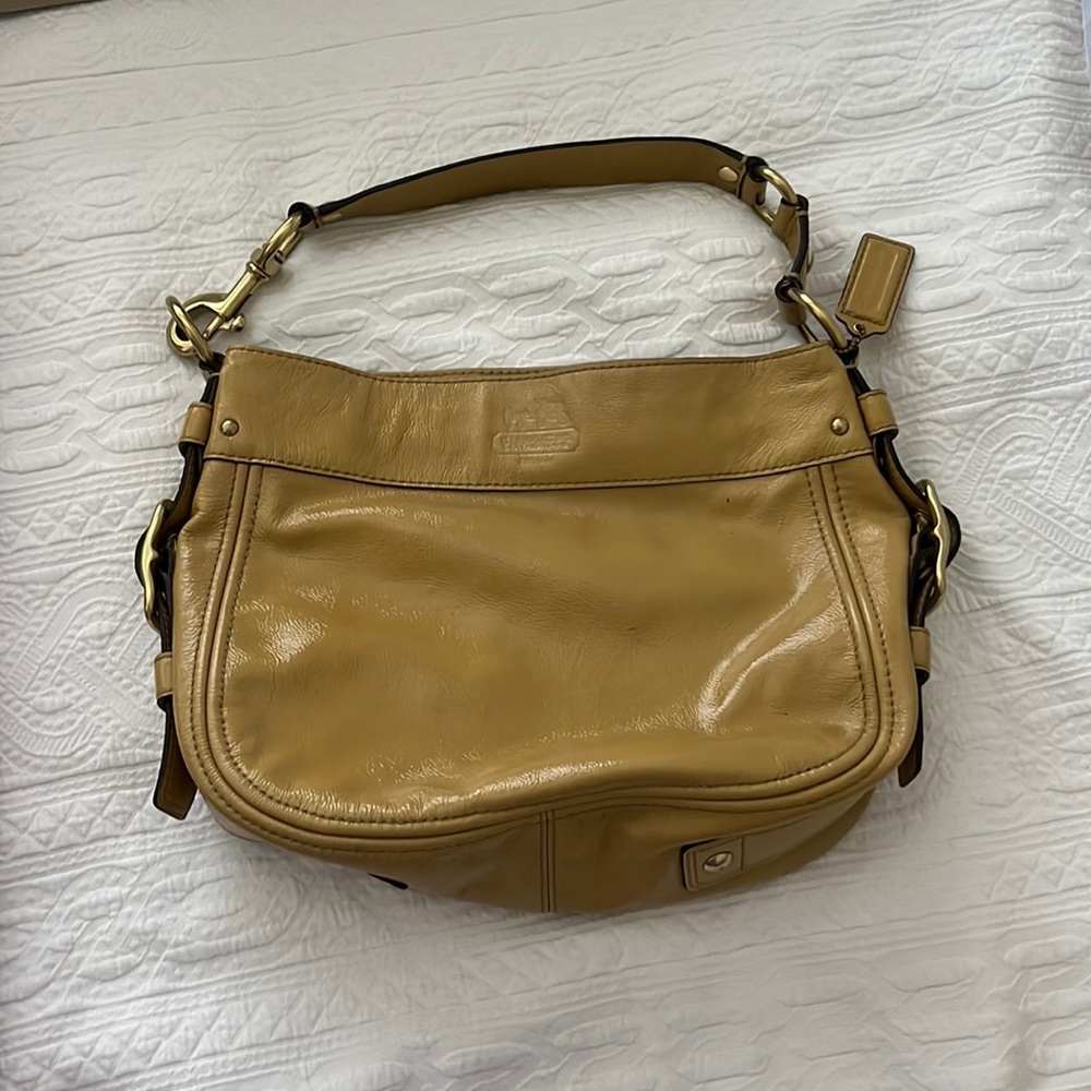 Vintage tan coach shoulder bag!
